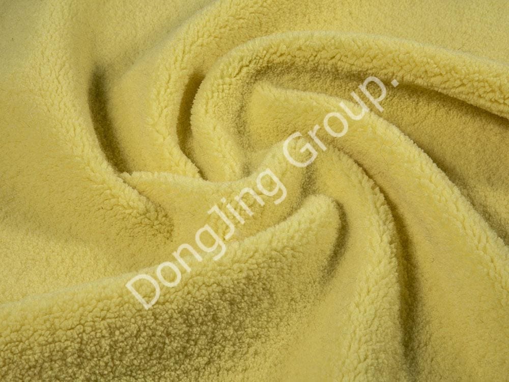 9T1442-Guldstjärnekamel faux fur fabric