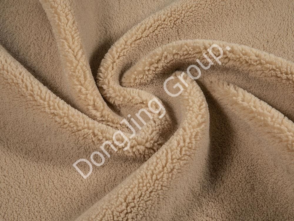 9T1938-Beige Star Camel Lammhår faux fur fabric