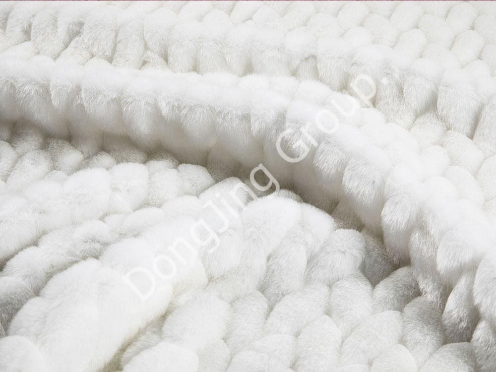 X9HG0193-Vit präglat kaninhår faux fur fabric